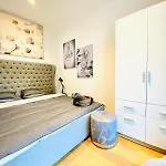 Elegant 2Br Apartment With Balcony Near Millennium City
