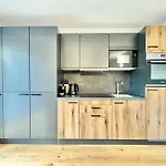 Wohnung Mit Balkon Und Parkplatz