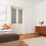 Big Garden Apartment, 10 Minutes To U4 And U6