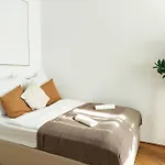 Big Garden Apartment, 10 Minutes To U4 And U6