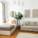Big Garden Apartment, 10 Minutes To U4 And U6