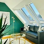 Sunny Terrace Penthouse With Ac - Self Check-In