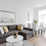 Relocation Or Expats, Only Long Term Stay! 2 Min To Metro