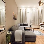 Cozy Apartment 2 In Central Location With Free Parking