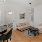 Boutique Suite Near Museum District