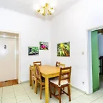 Family Apartment Near Schoenbrunn Palace