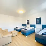 Spacious 4Br Apt Up To 15 Guests 15 Min To Danube