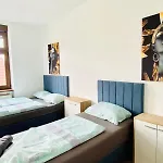 Spacious 4Br Apt Up To 15 Guests 15 Min To Danube
