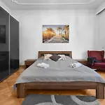 4Rooms Center
