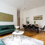 Central Apartment In Viennese Old Building