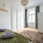 Central Elegant Heritage Apartment With Modern Comfort