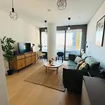 Modern Apartment Overlooking The Skyline & Danube