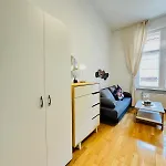 Lovely 2Br Apartment For 5People, Only 17 Minute Walk To Schoenbrunn