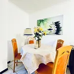 Cozy Rooms In A Villa For Groups, 16-Mins To Blumengaerten