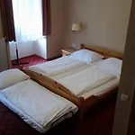 Hotel Pension Walzerstadt