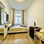 Stylish 4Br Shared Apt -10 Min Transport To Stadthalle