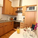 Classic Apartment I Close To Main Station I 10 Minutes To Belvedere