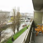 Amici Apartments Urania