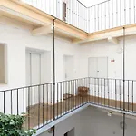 Design Apartment - Centrally Located