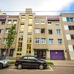 10 Min. Downtown - 2 Bedrooms - Parking