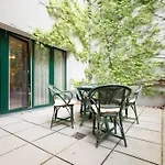Relaxing Terrace Apartment In Lively Area