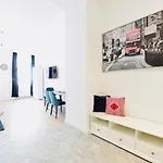 Brand New Very Central - Studio