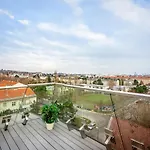 Mark\'S Penthouse Apartments Managed By Sky9 Apartments