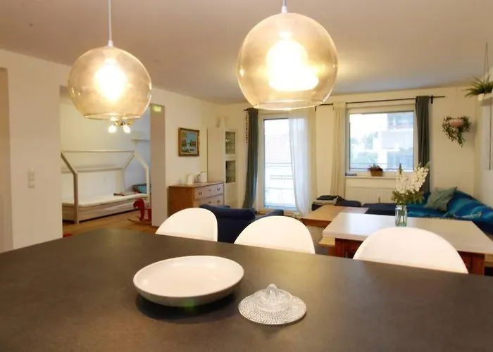 Modern Spacious, 2 Bedroom, Free Parking