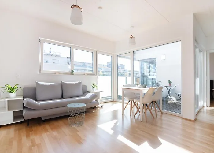 Helles, Neues Dg Apartment Mit Blick Zum Donauturm