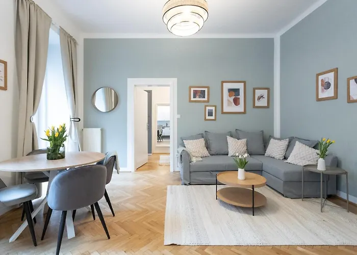 Apartment With Balcony - Trendy Neighborhood