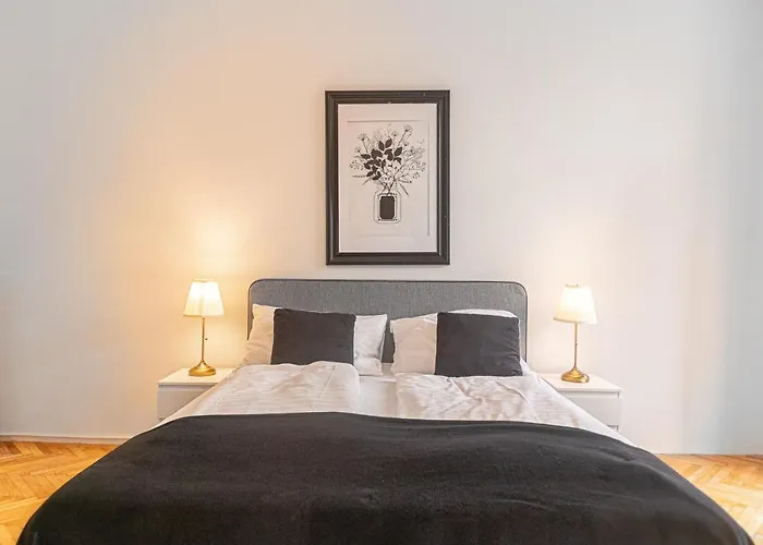 Vibrant 3Br Near Akh Hospital - Perfect For Groups