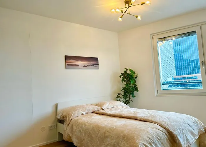Riverfront Apartment With Balcony & Ac