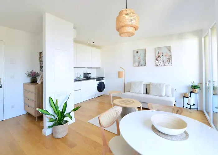 Modern & Stylish Close To Centre