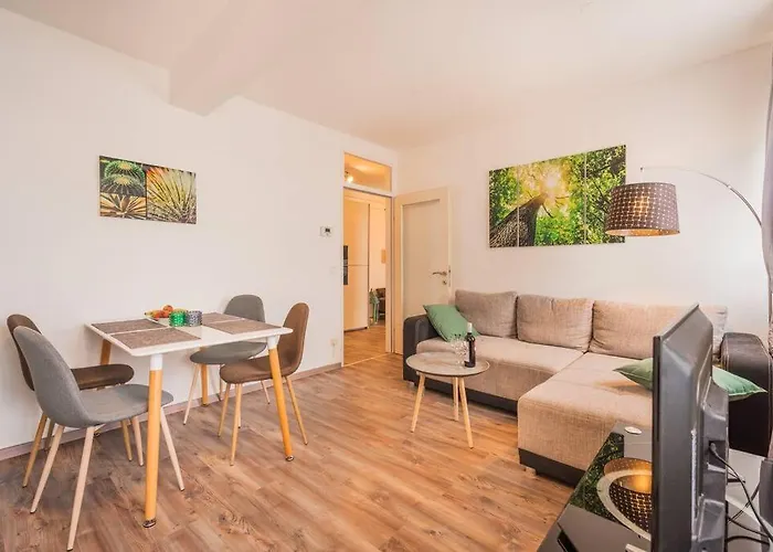 Top Location, Near Schoenbrunn