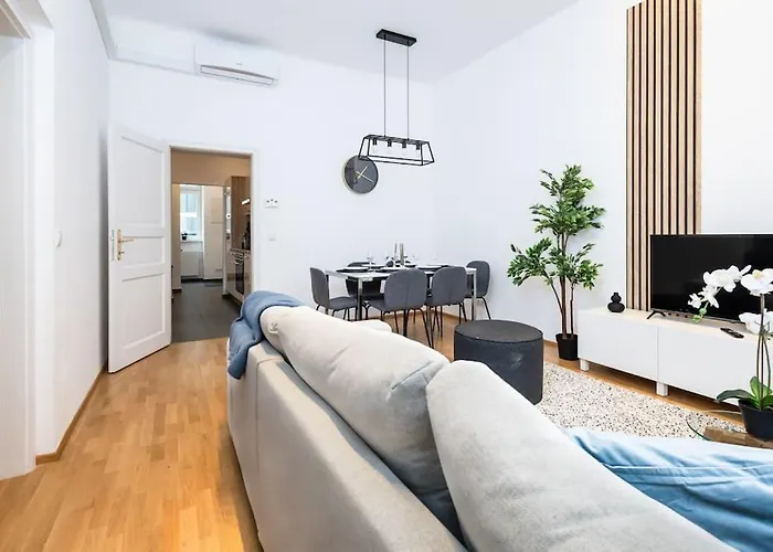 Orestaliving - Spacious 2Br On The Danube Canal