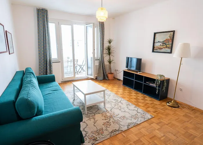Central Living Apartment Opera
