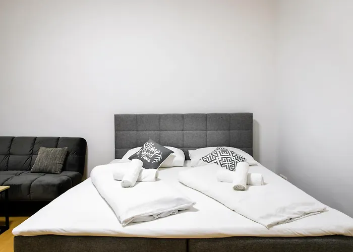 Royal-Haven Apartment