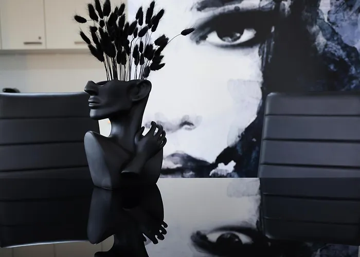 Vienna\'S Modern Black Beauty - Couples & Family-Friendly Apartment