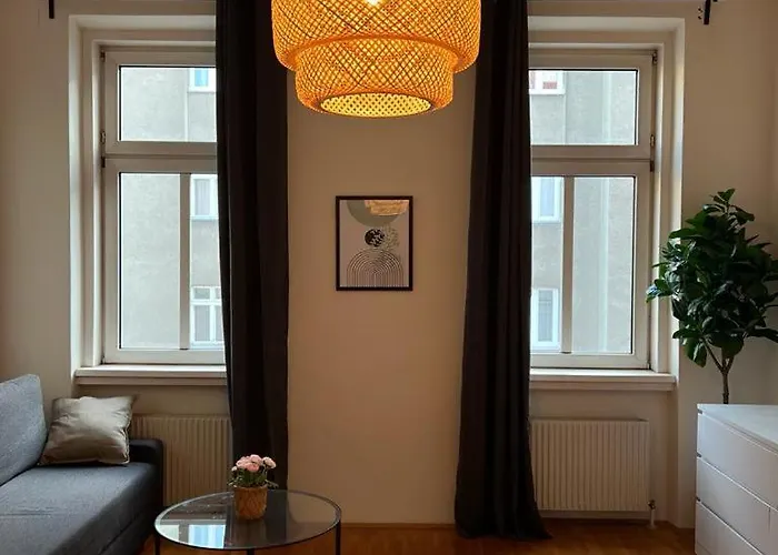 90 M2 Stylish Apartment