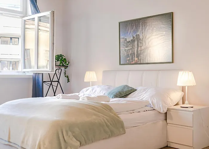 Private Rooms In Shared Apt At Central Location For Longstays