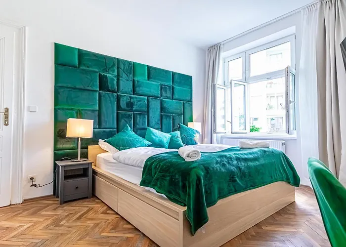 Amazing 3 Bedroom Apt, 15 Min To Landstrasse Hub