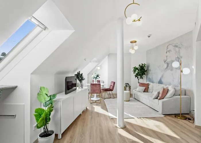 2 Minutes To Metro I Rooftop Apartment I Designer