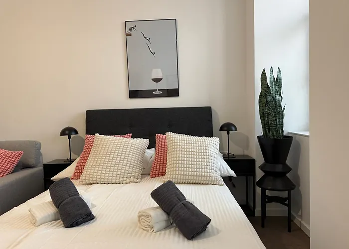 Central Renovated Apartment