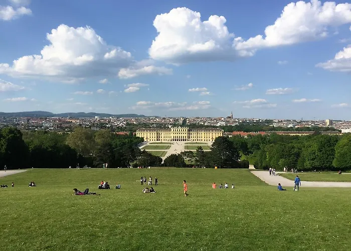 3 Rooms Sunny Apartments-Schoenbrunn, 100M2 With Balcony