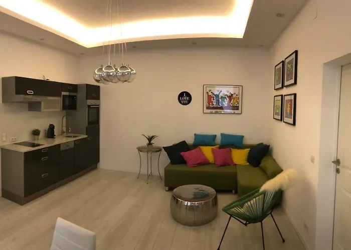 Modern City Apt, Next To Metro