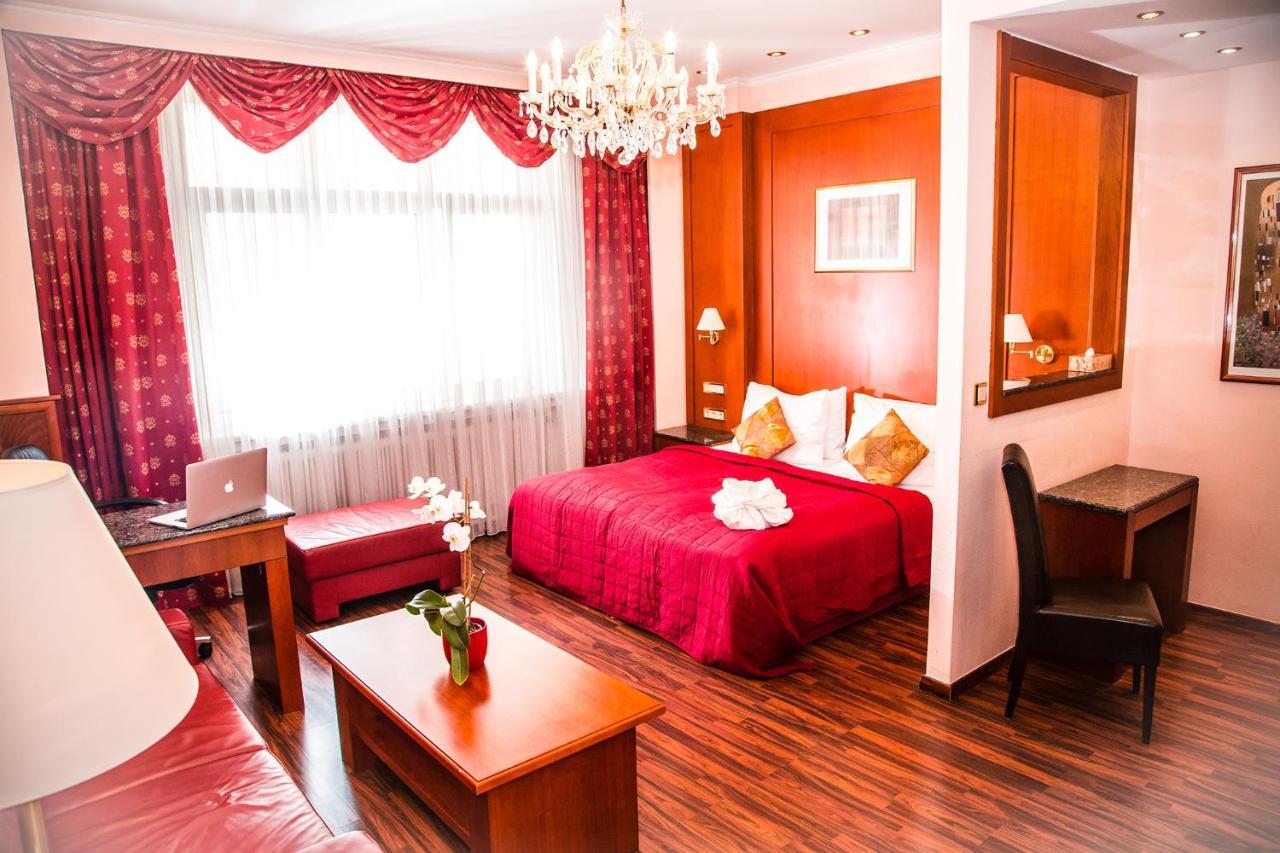 Corvinus - Newly Renovated Viena