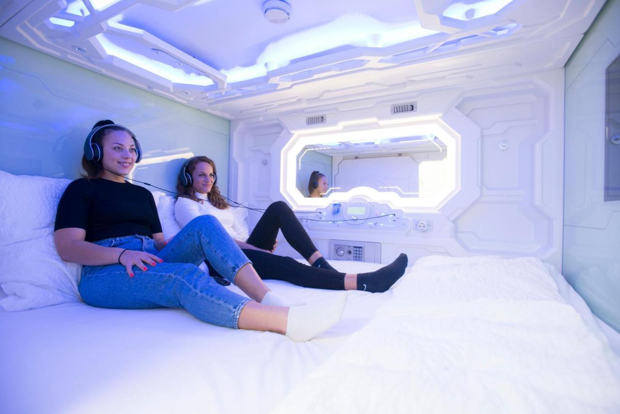 Space - Station # Hauptbahnhof Hostel *