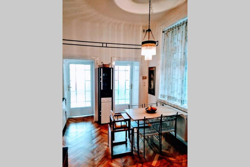 Family With Two Bathrooms Near To Center Apartment *