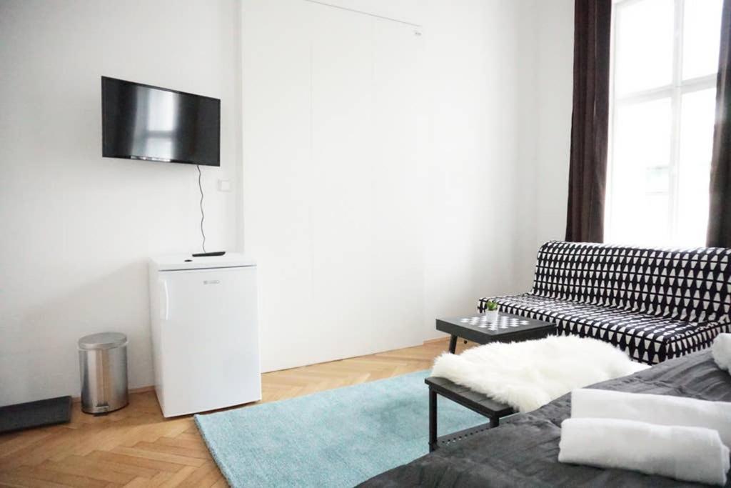 Urban - Contactless Check-in Apartment