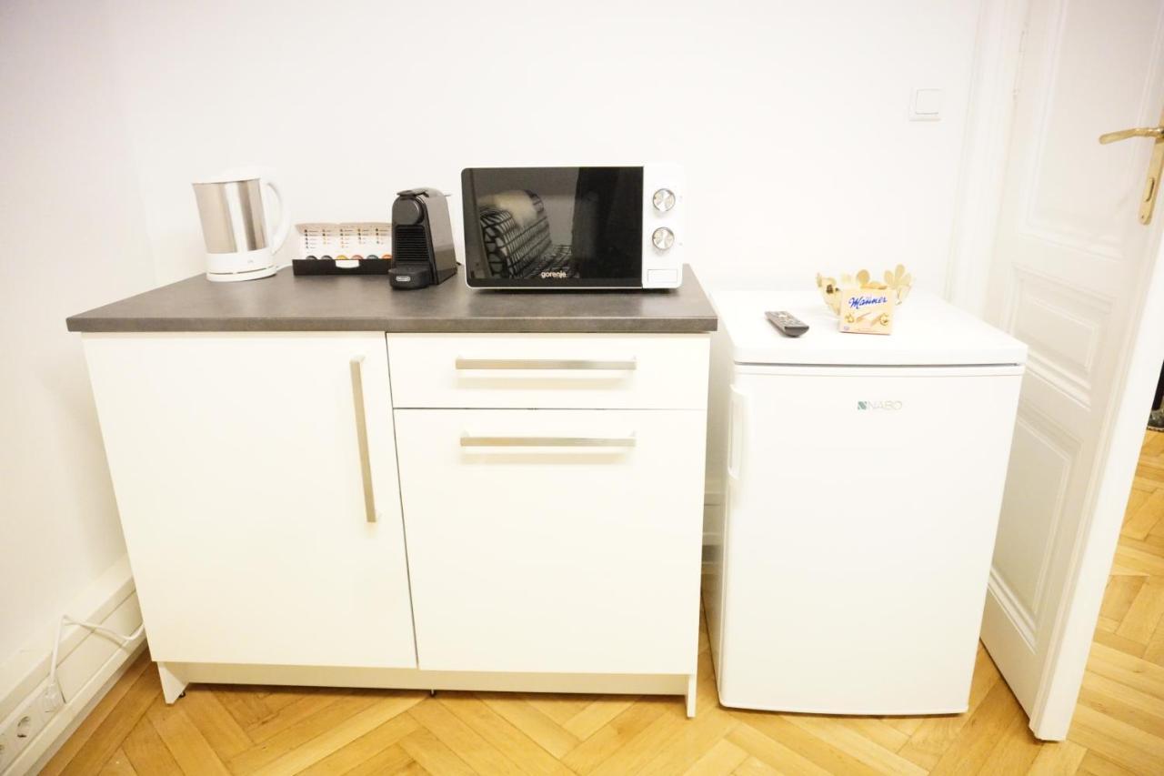 Urban - Contactless Check-in Apartment